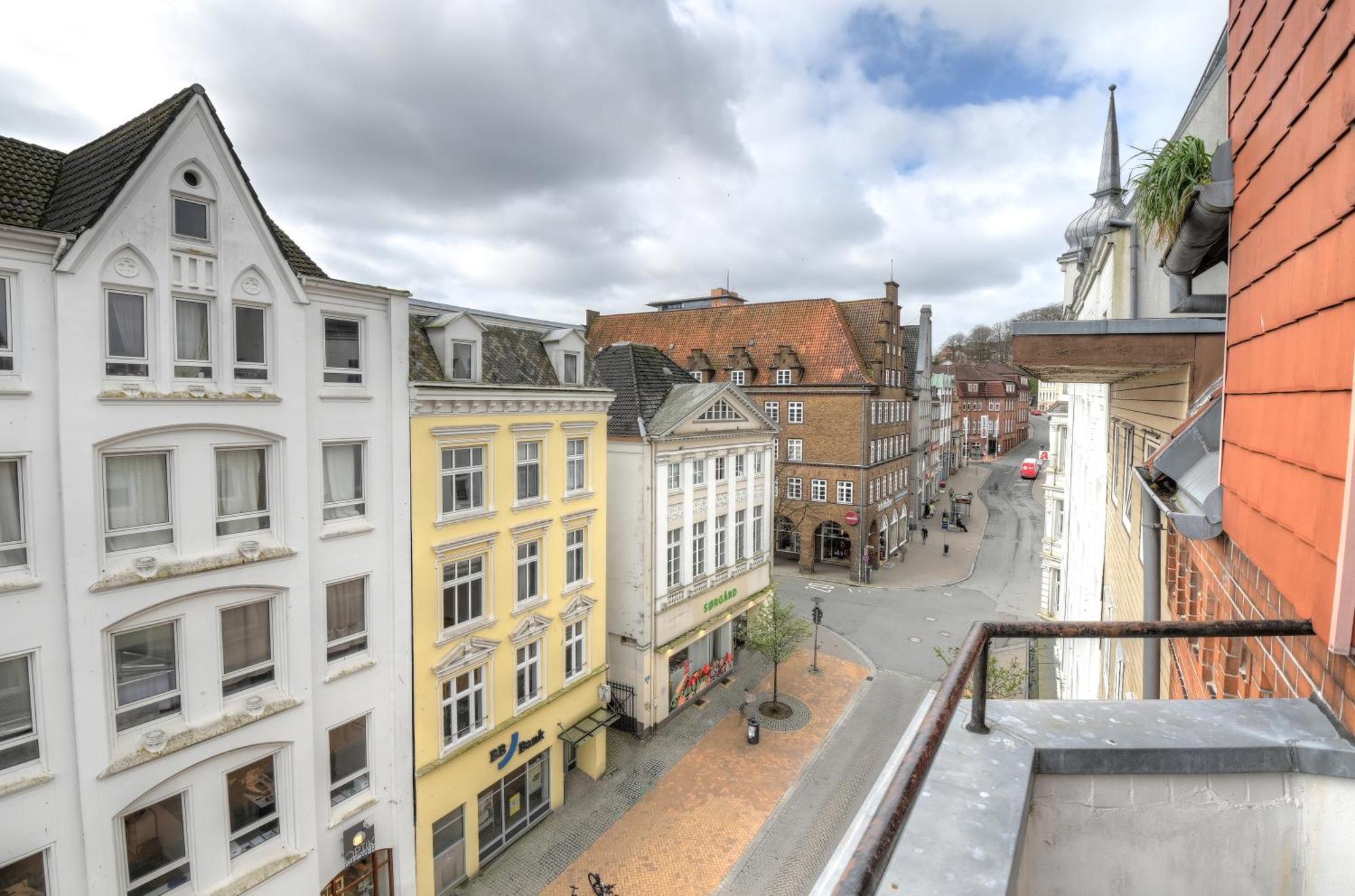 Mittendrin - Apartment Mit 2 Balkonen Sehr Zentral Flensburg Luaran gambar